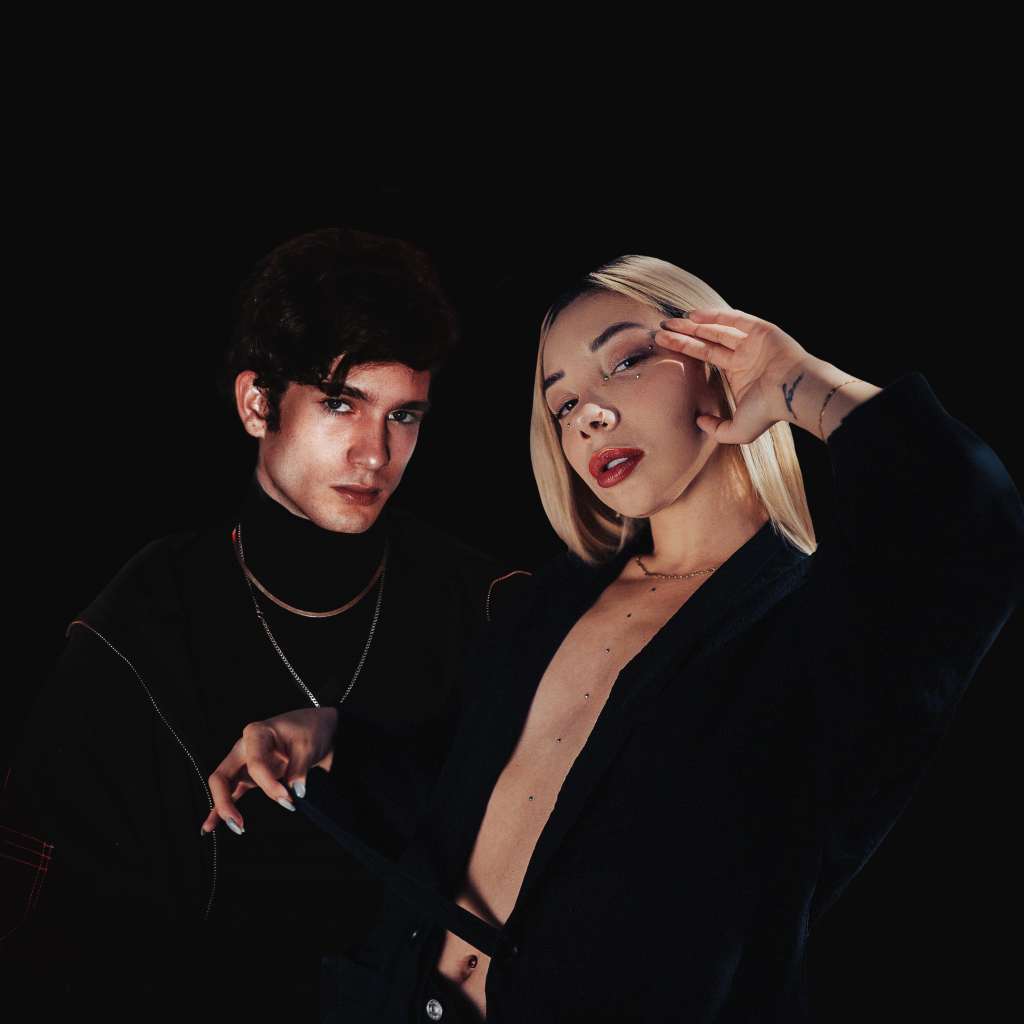 "MALA VIDA" SAMANTHA BARRÓN FT A LEÓN LEIDEN | IndieTIME